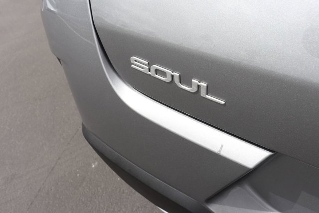 Used 2025 Kia Soul LX w/ LX Technology Package FWD image 6