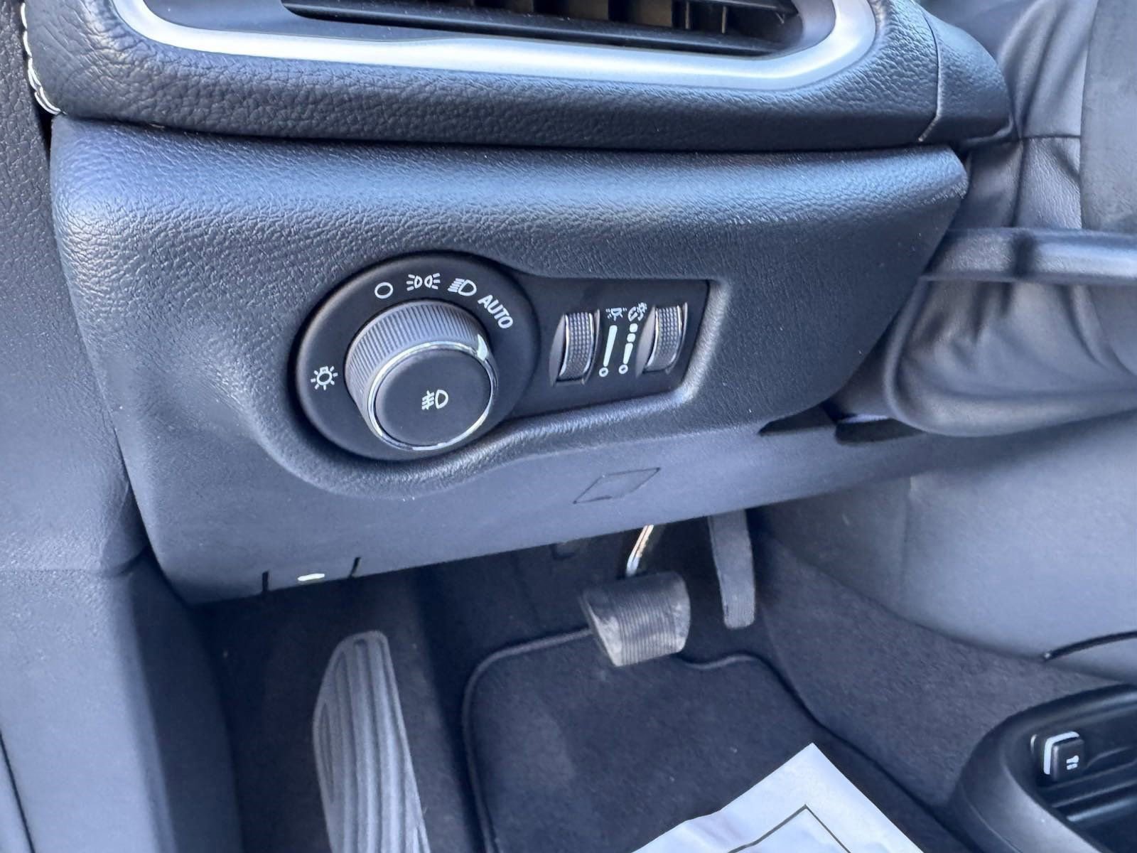 New 2024 Chrysler Pacifica Limited w/ Uconnect Theater Family Group image 20