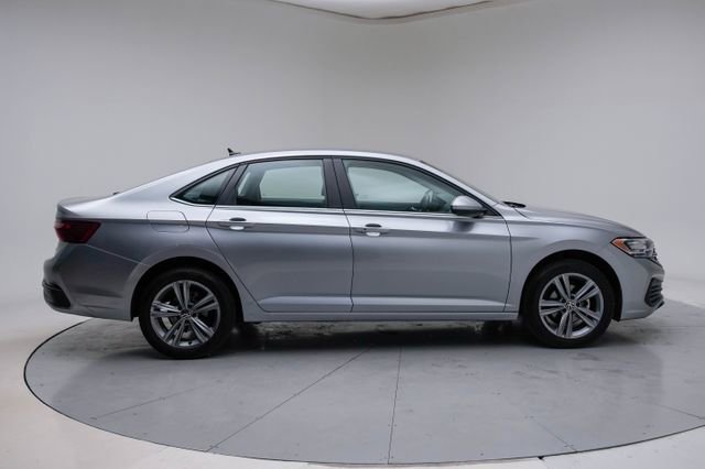 Used 2024 Volkswagen Jetta SE image 8