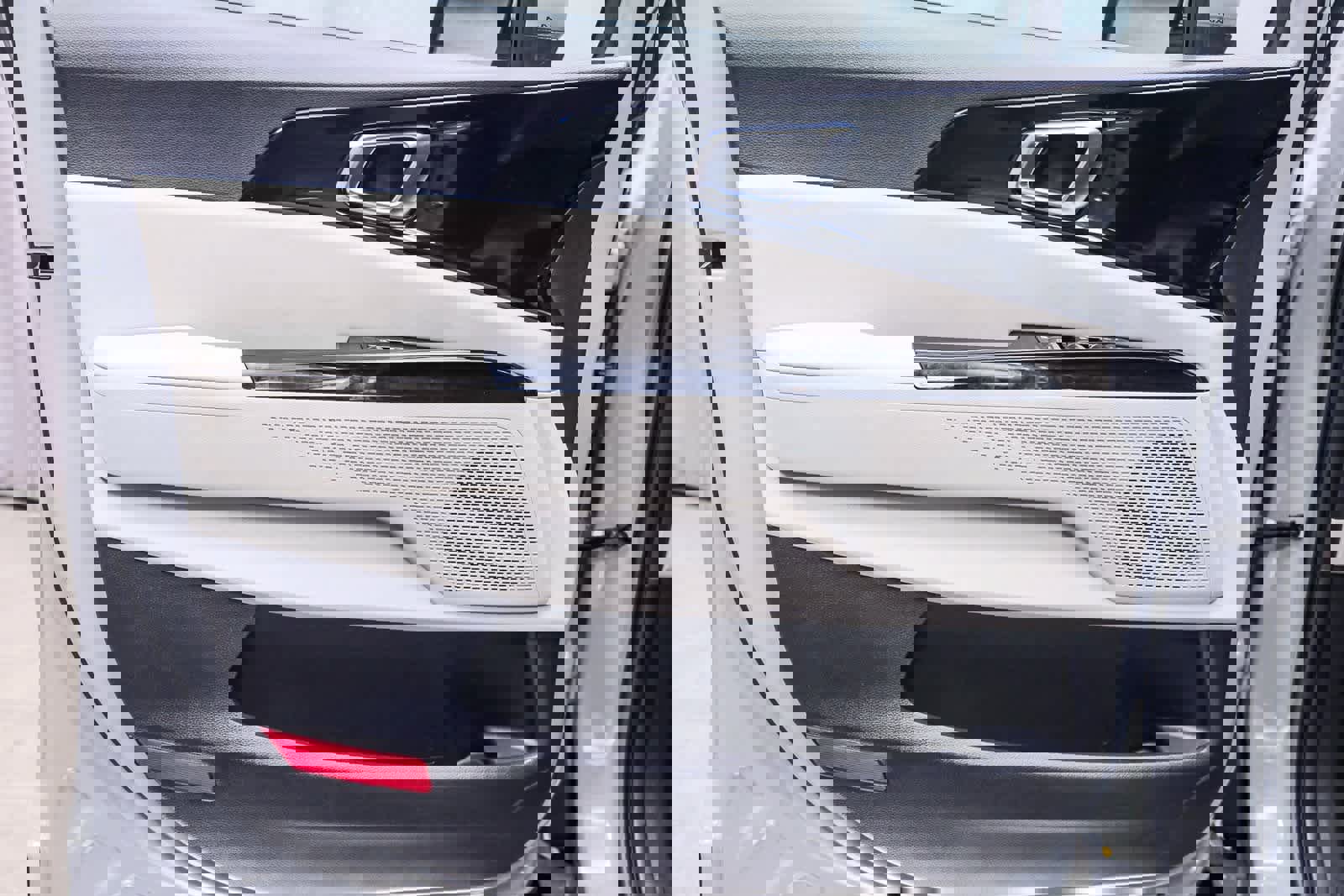 Used 2024 Kia Carnival EX image 24