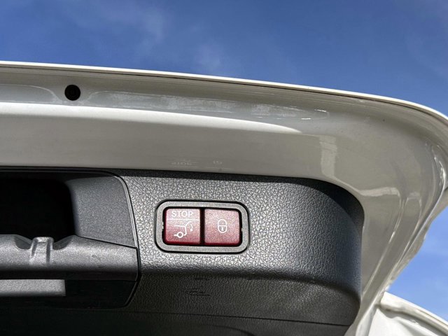 Used 2021 Mercedes-Benz GLB 250 image 12