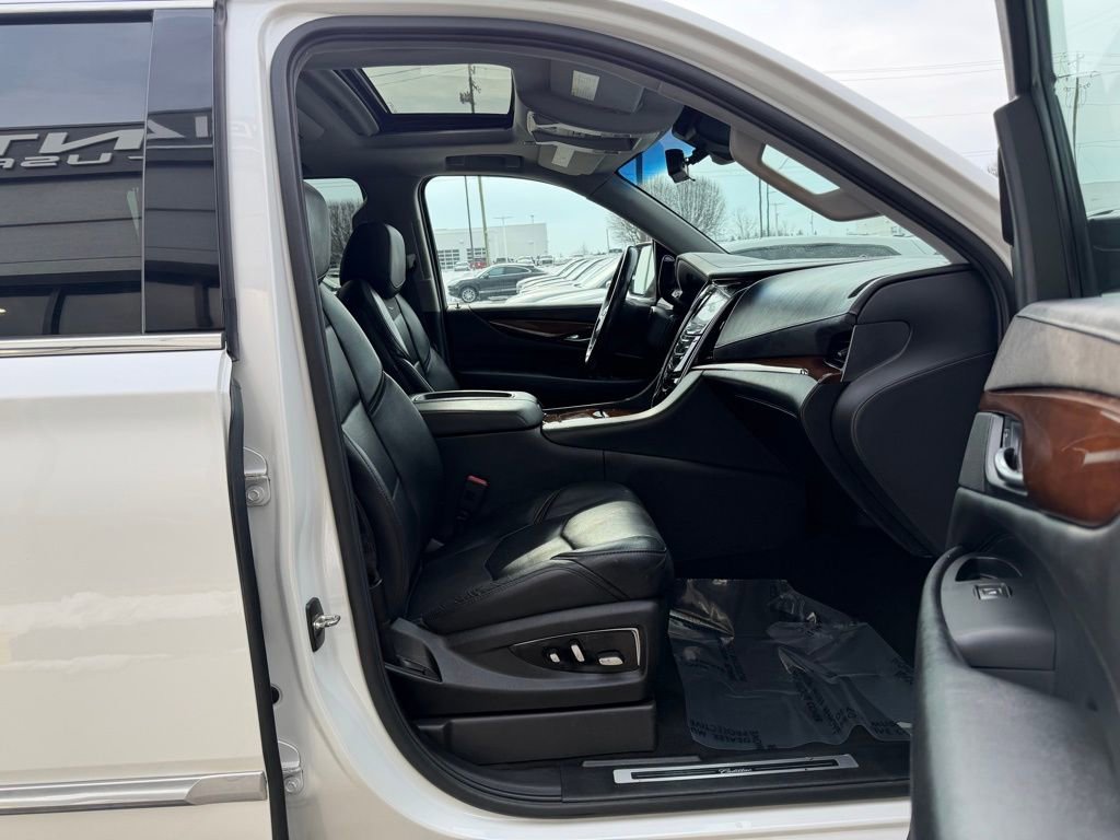Used 2018 Cadillac Escalade ESV Premium Luxury image 34