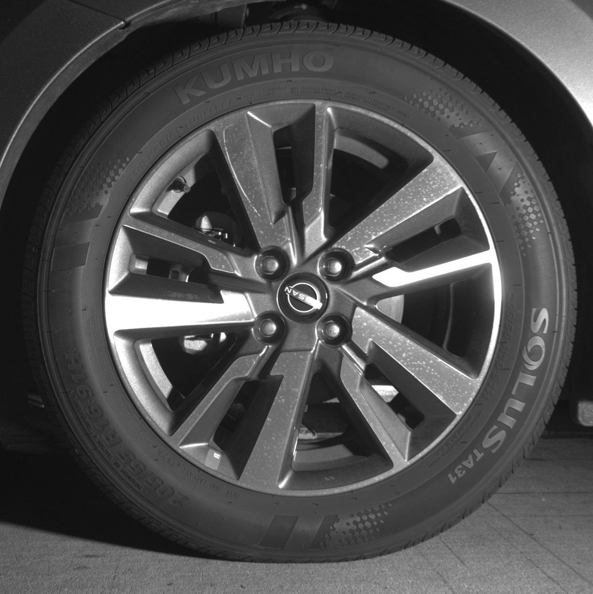 Used 2025 Nissan Versa SV image 12