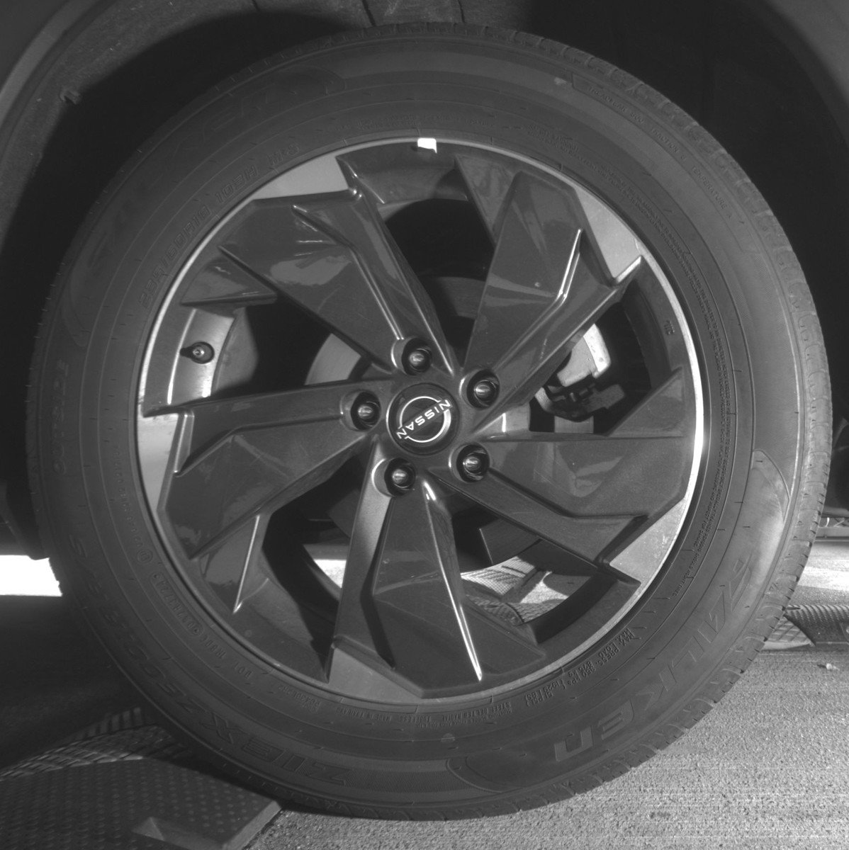 Used 2025 Nissan Rogue SV FWD image 14
