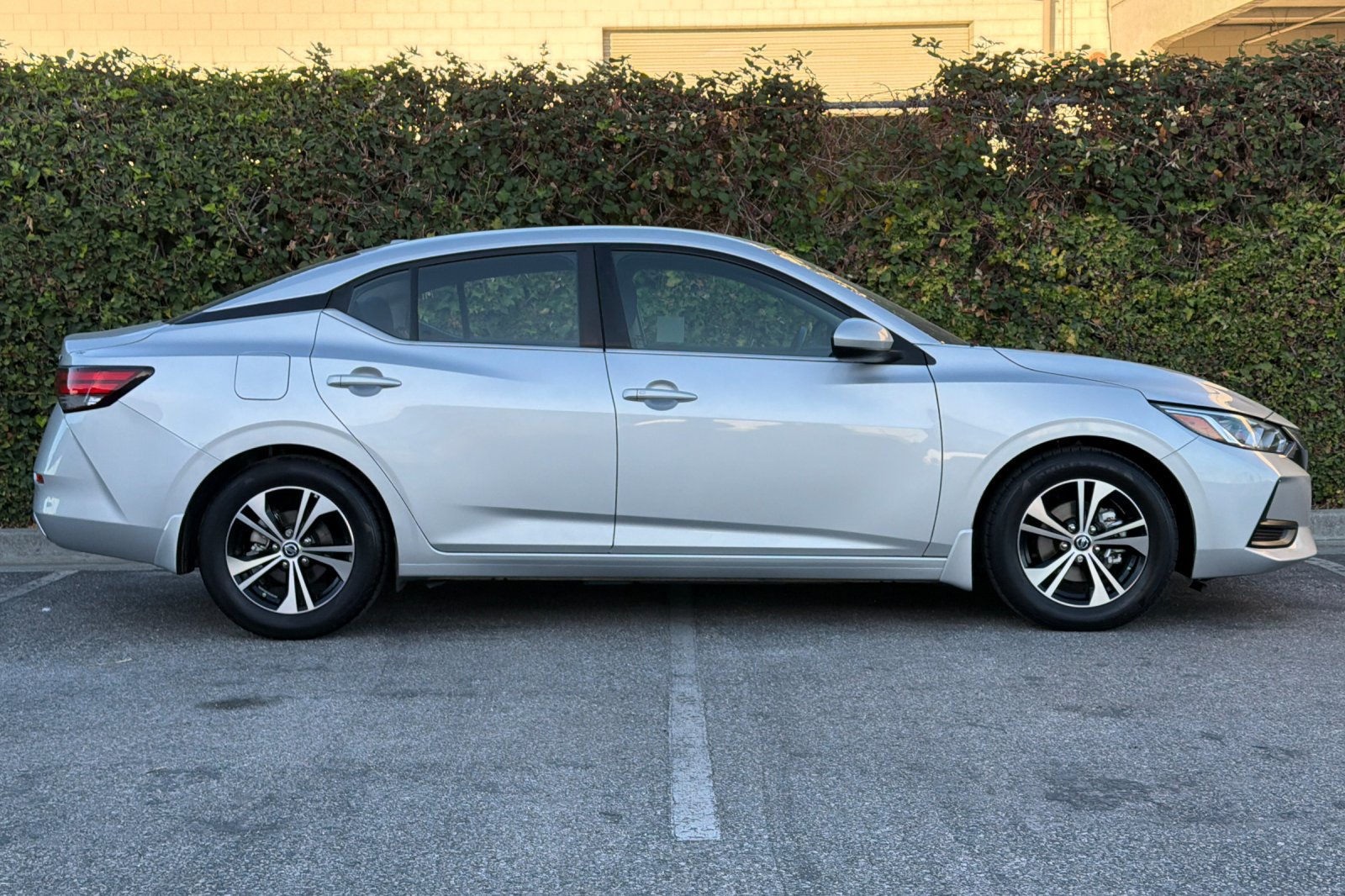 Used 2023 Nissan Sentra SV FWD image 3