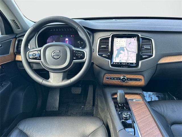 Used 2023 Volvo XC90 B6 Plus image 2