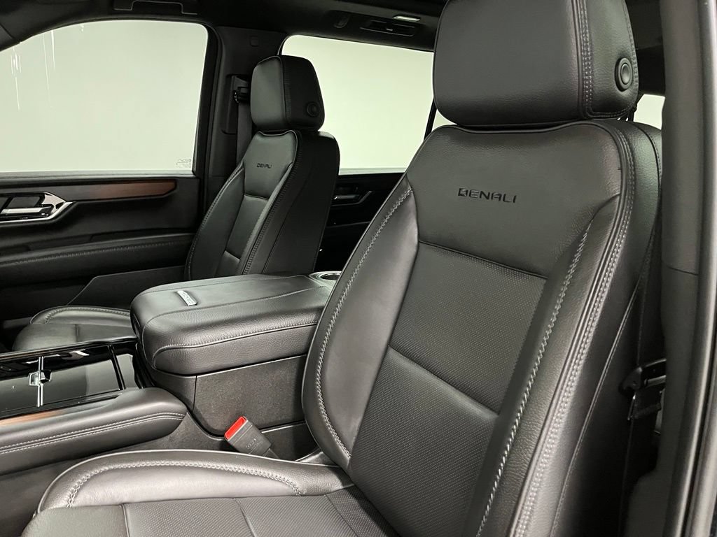 Used 2025 GMC Yukon XL Denali w/ Sun & Power Step Package AWD/4WD image 22