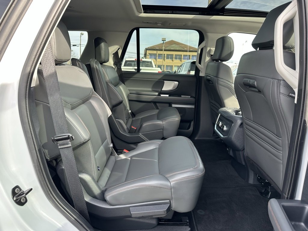 Used 2025 Ford Expedition Active image 24
