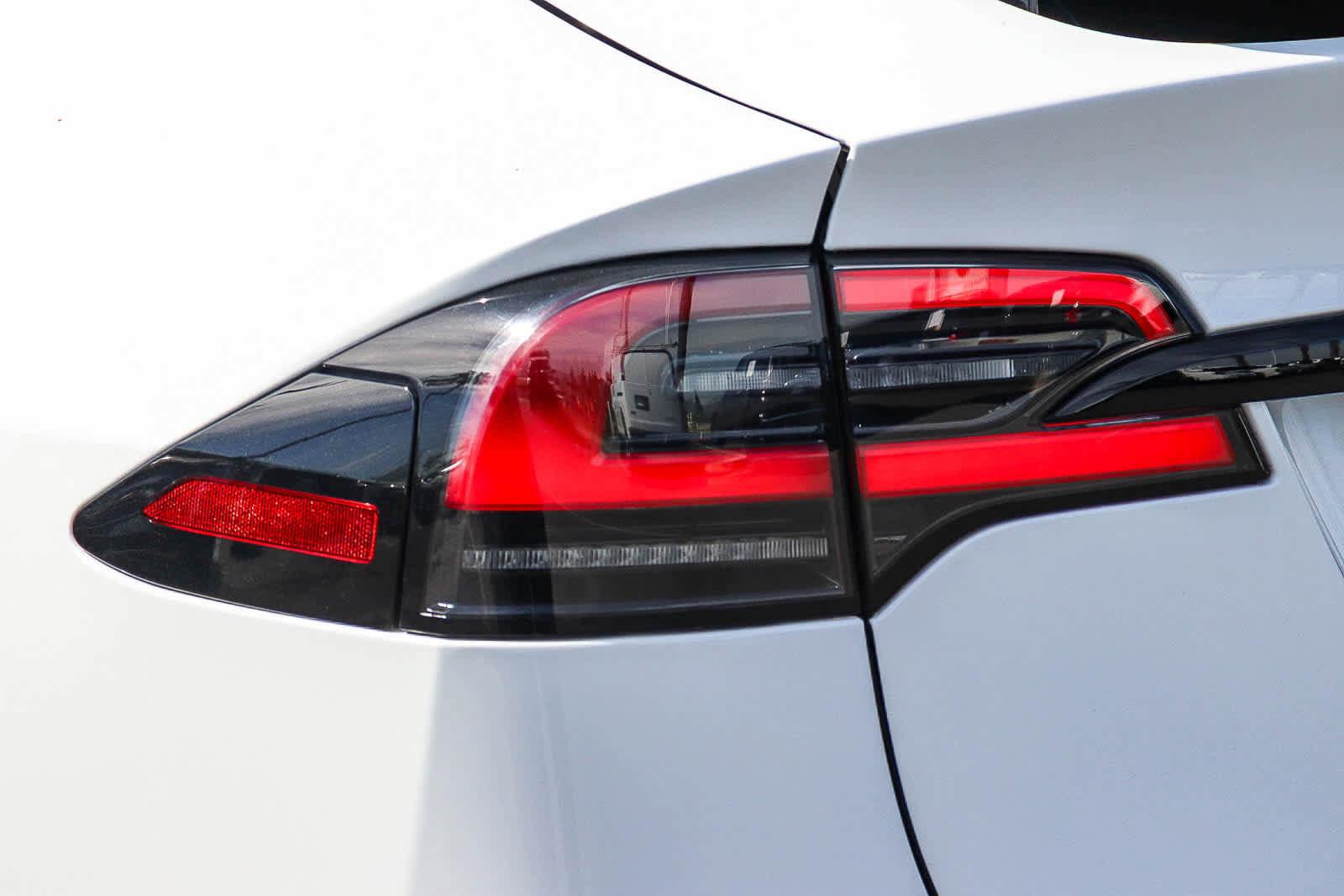 Used 2023 Tesla Model X Plaid image 9