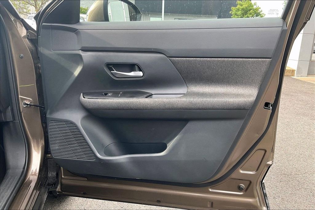 Certified 2025 Nissan Kicks SV image 20