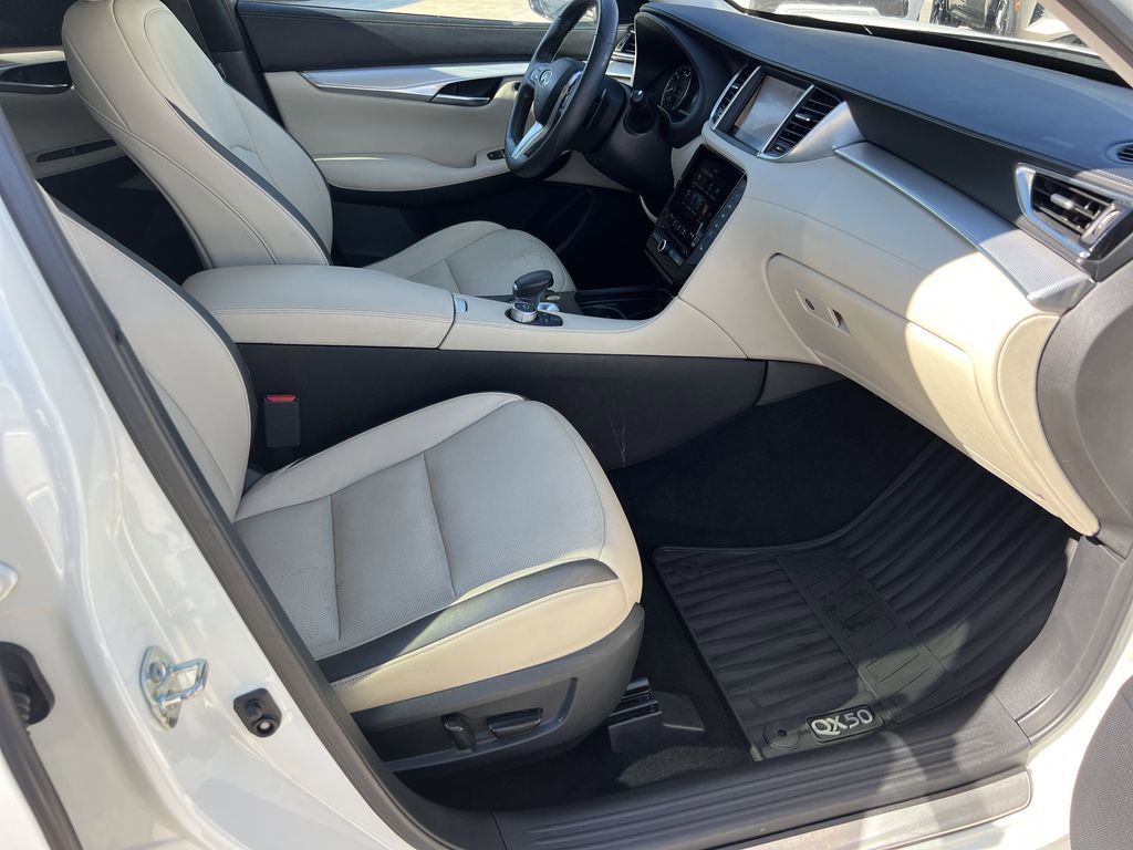 Used 2021 INFINITI QX50 Essential w/ Convenience Package image 11