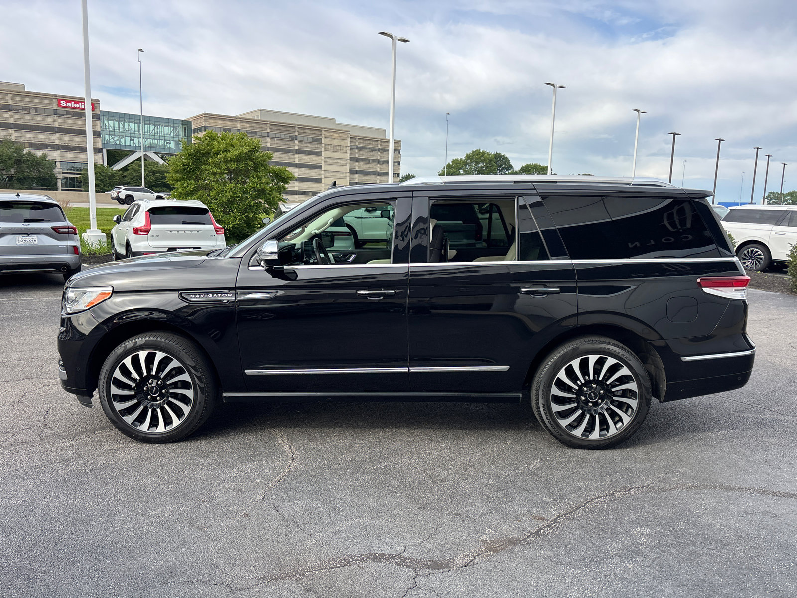 Used 2022 Lincoln Navigator Black Label AWD/4WD image 4
