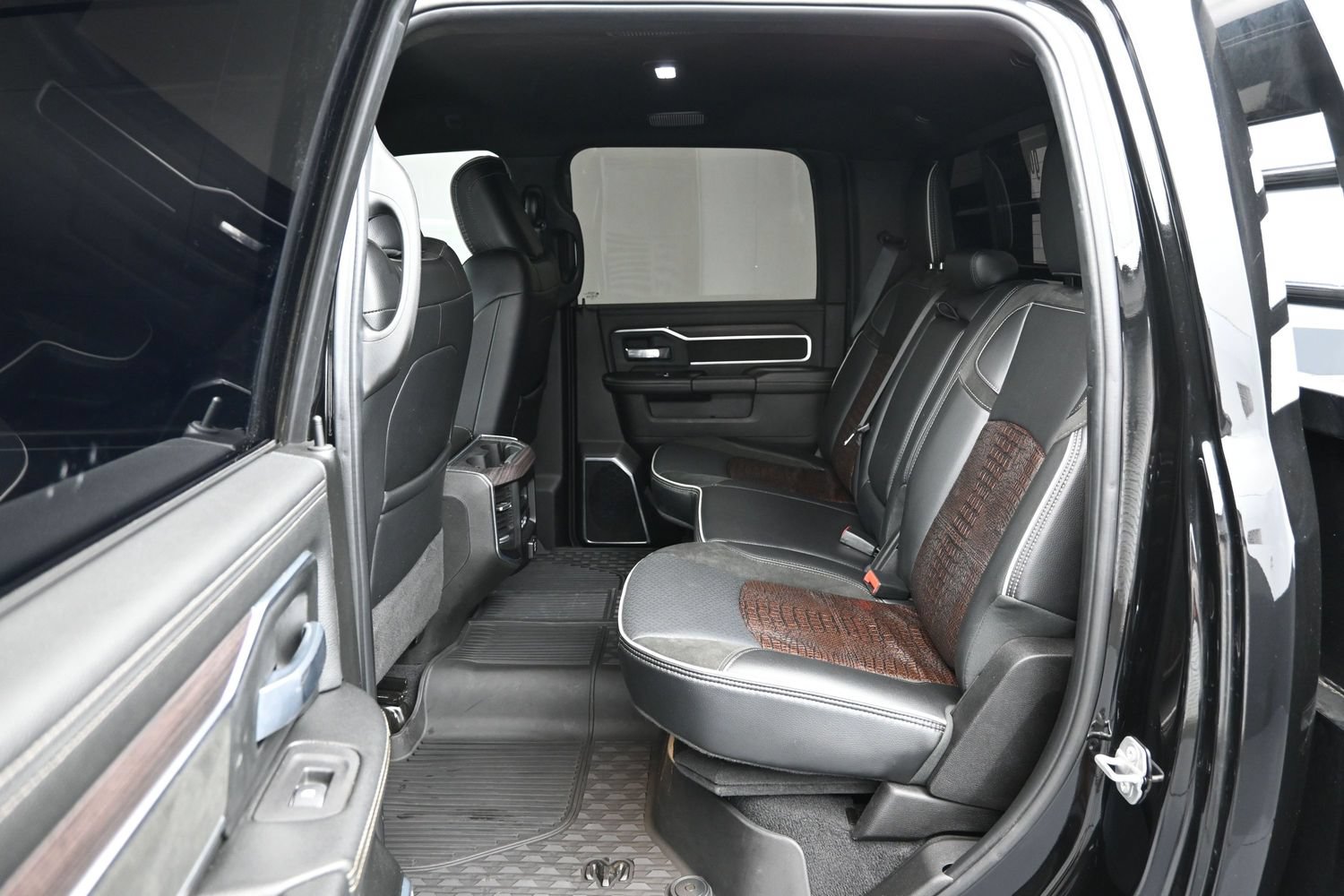 Used 2025 RAM 3500 Laramie w/ Night Edition AWD/4WD image 11