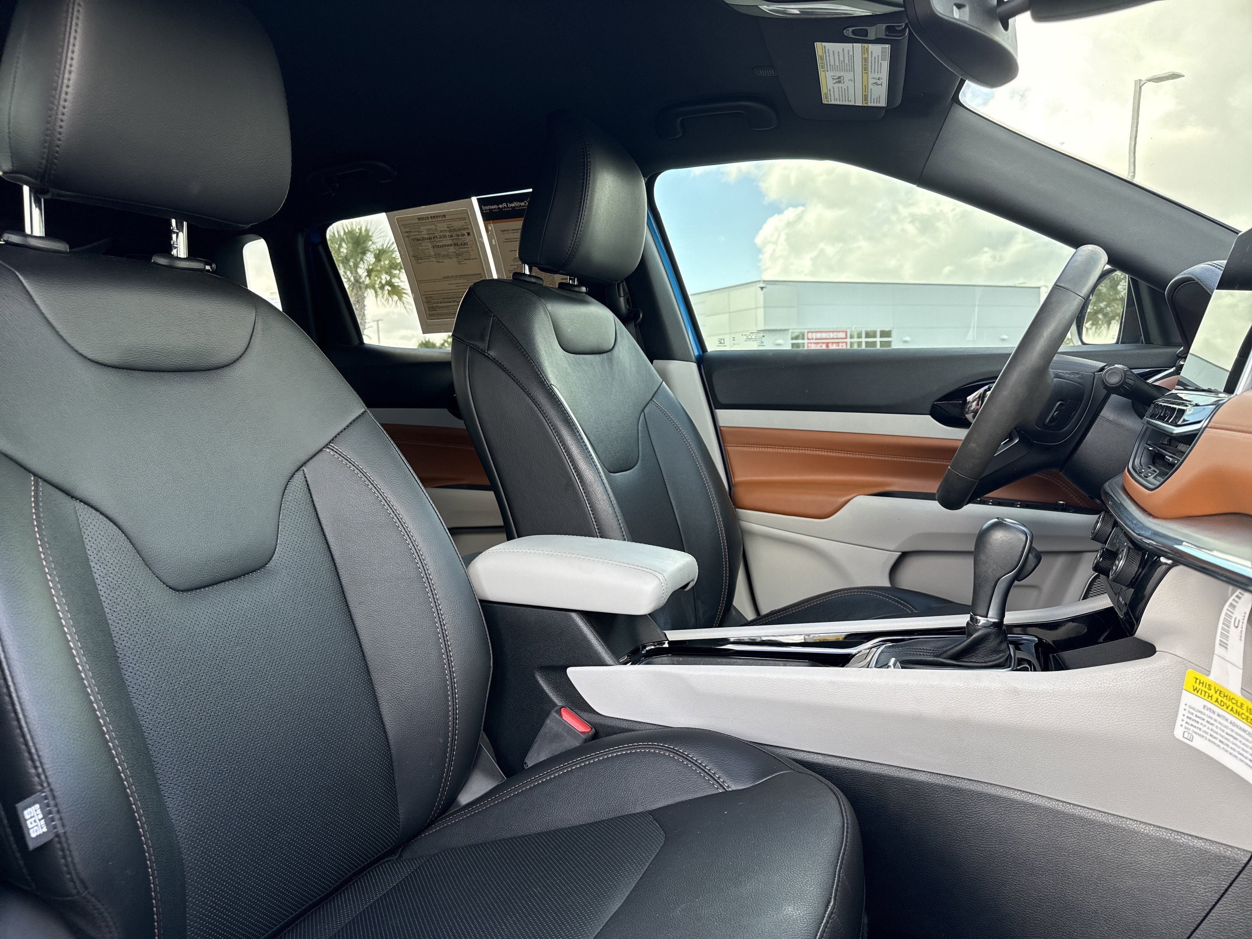 Used 2023 Jeep Compass Limited image 30