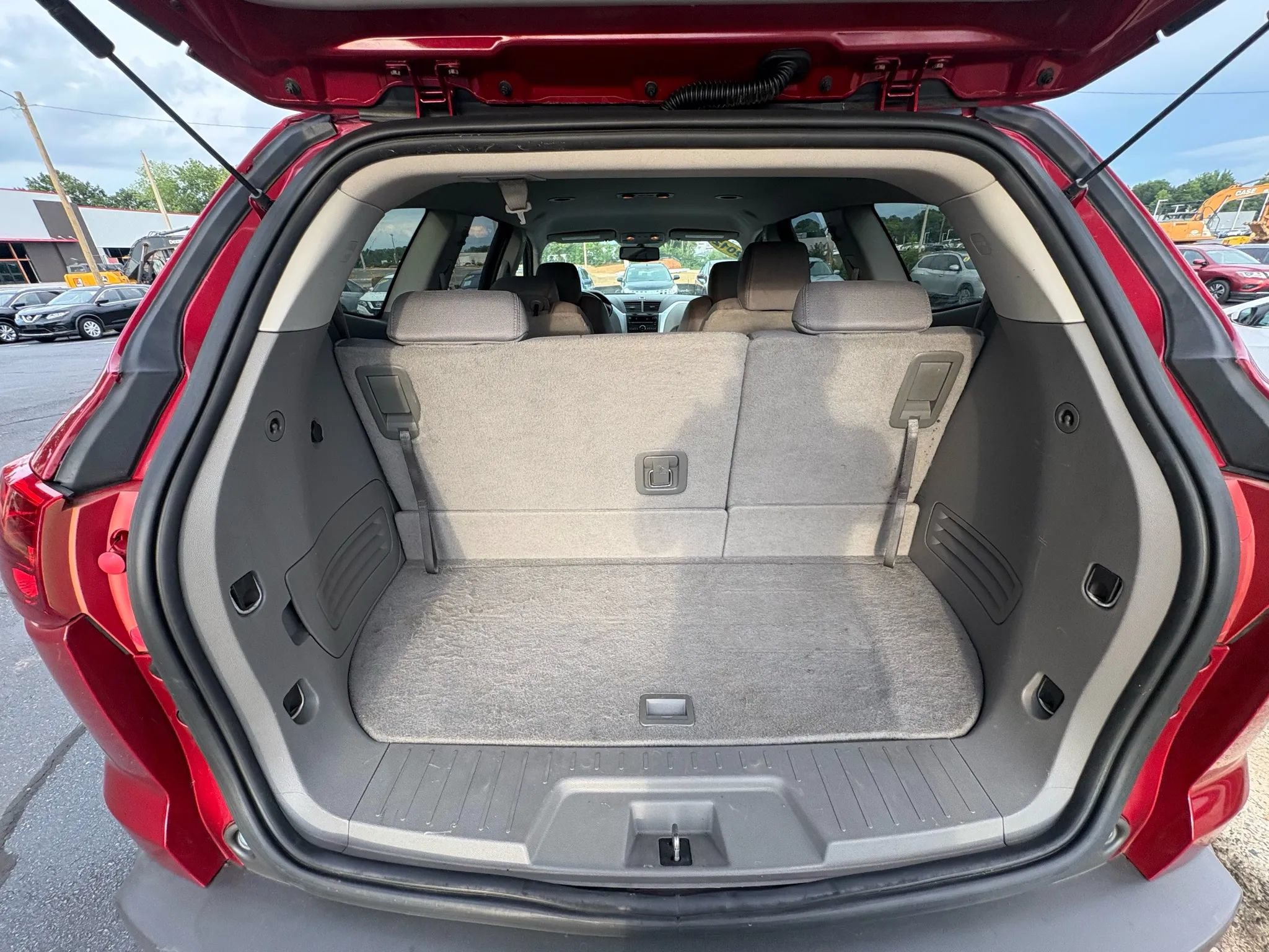 Used 2012 Chevrolet Traverse LT FWD image 9