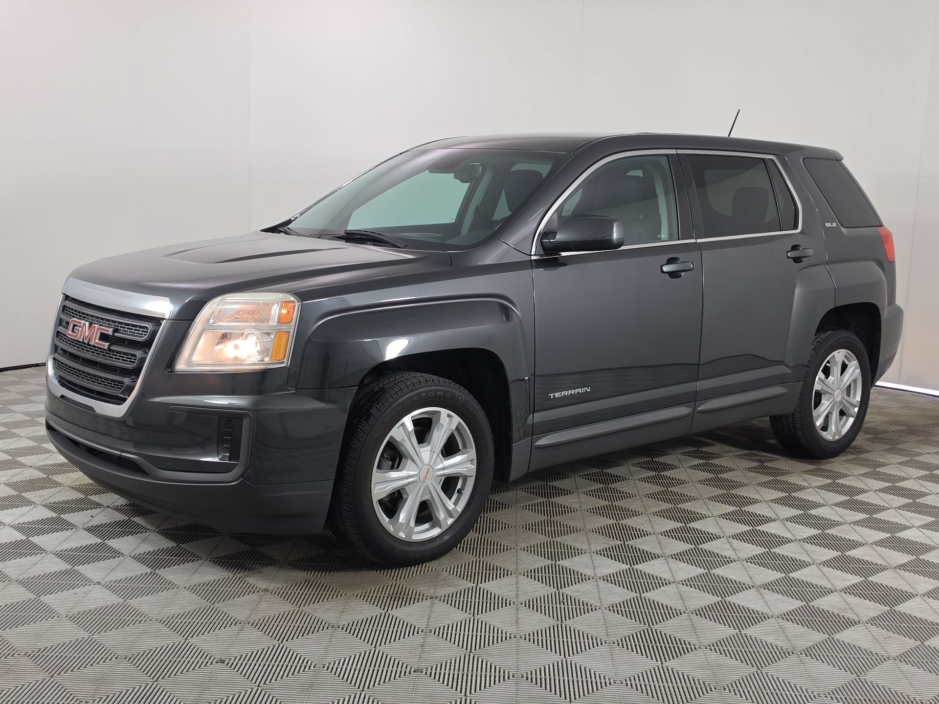 Used 2017 GMC Terrain SLE FWD image 3