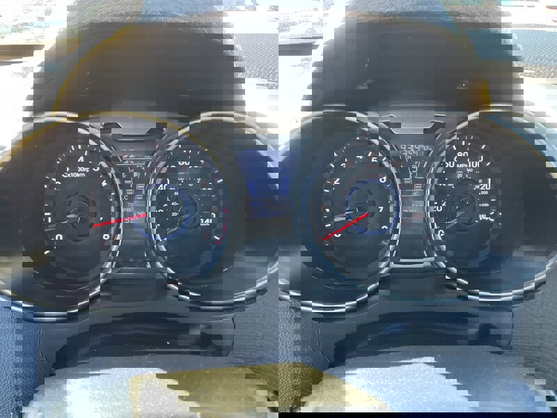 Used 2017 Hyundai Veloster Value Edition image 19