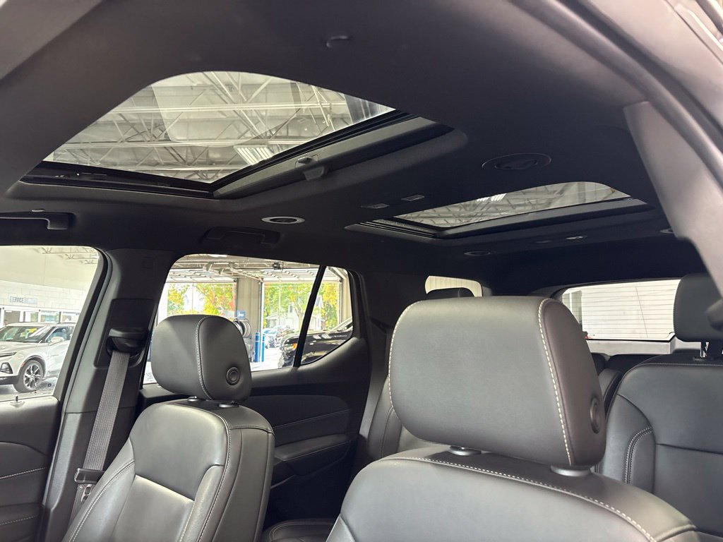 Used 2023 Chevrolet Traverse LT w/ LT Premium Package AWD/4WD image 12