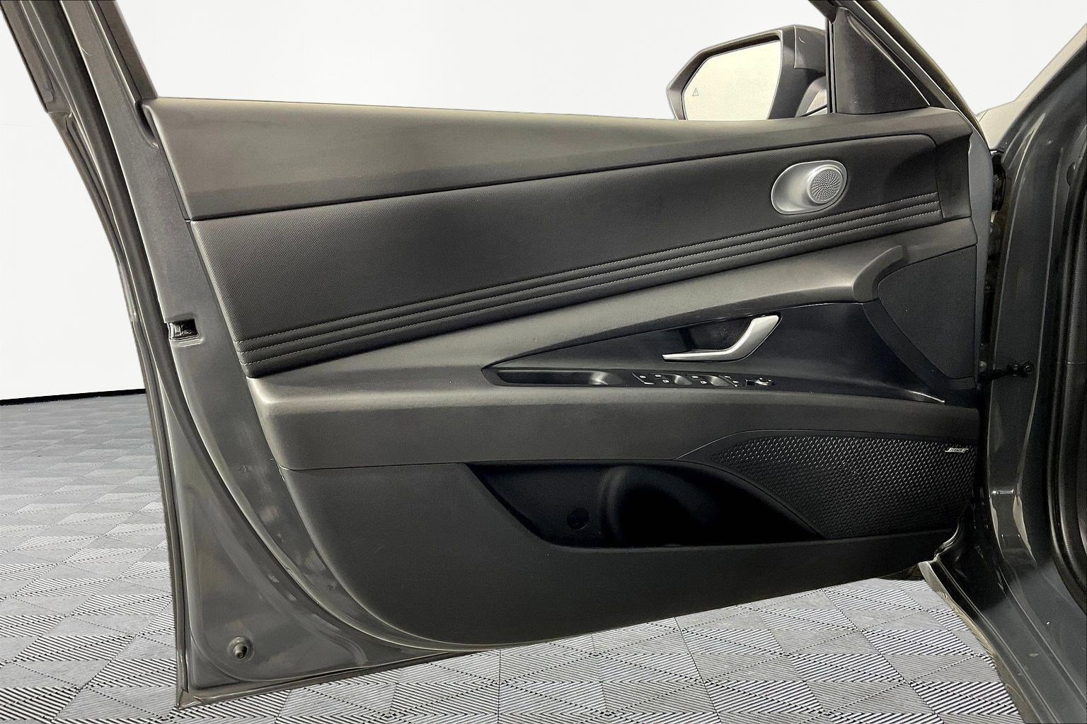 Used 2024 Hyundai Elantra Limited FWD image 19
