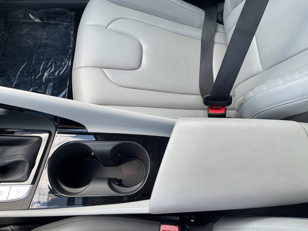 Certified 2025 Hyundai Elantra Limited FWD image 18