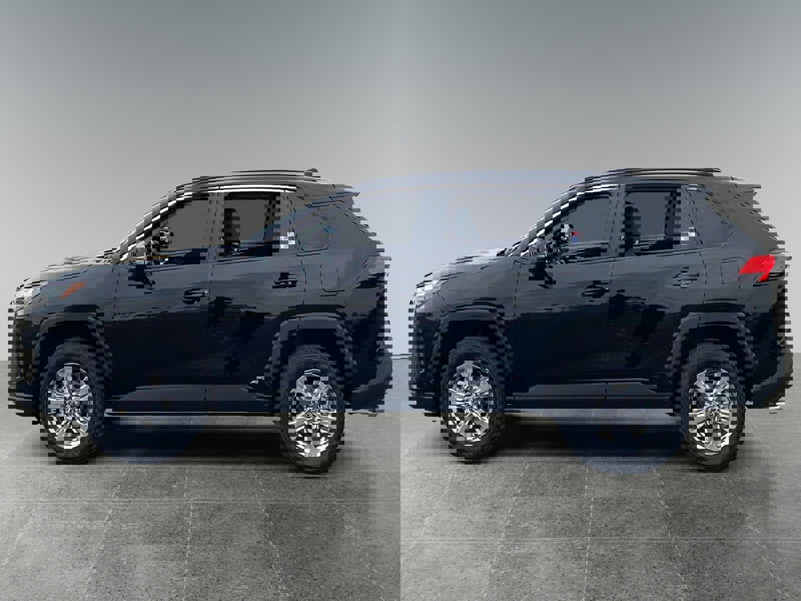 Used 2025 Toyota RAV4 XLE image 2