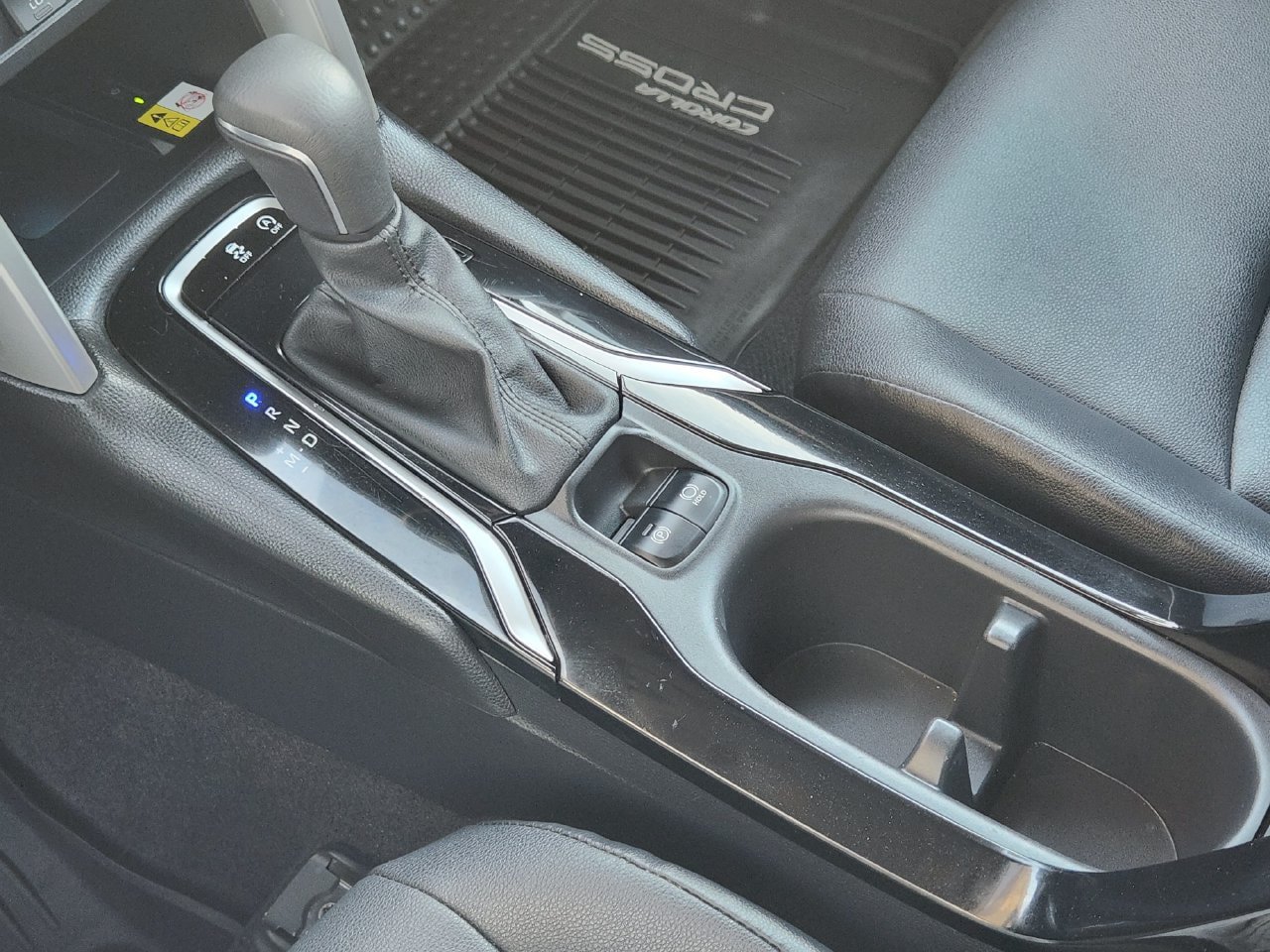 Used 2023 Toyota Corolla Cross XLE FWD image 19