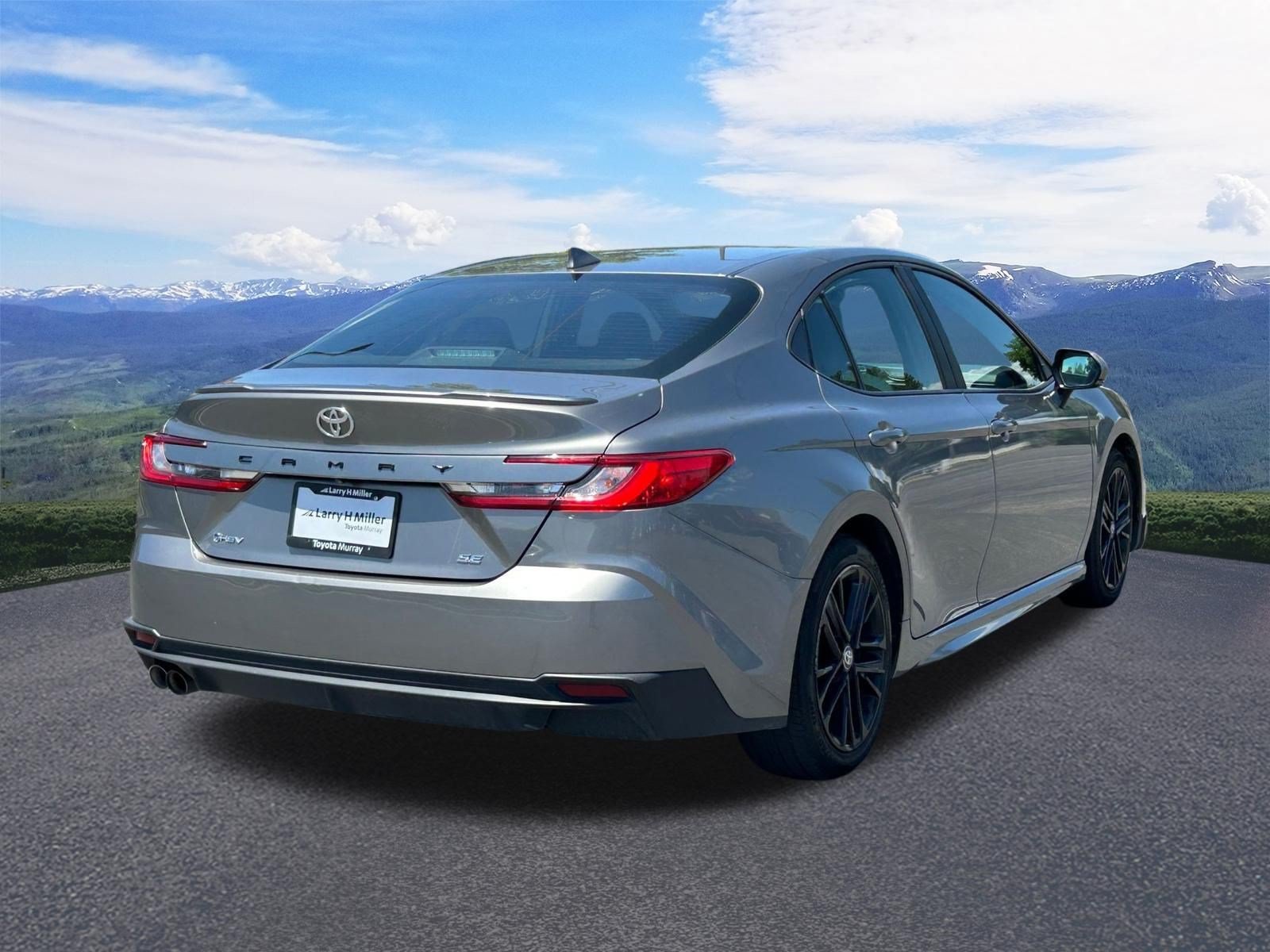 Used 2025 Toyota Camry SE FWD image 5