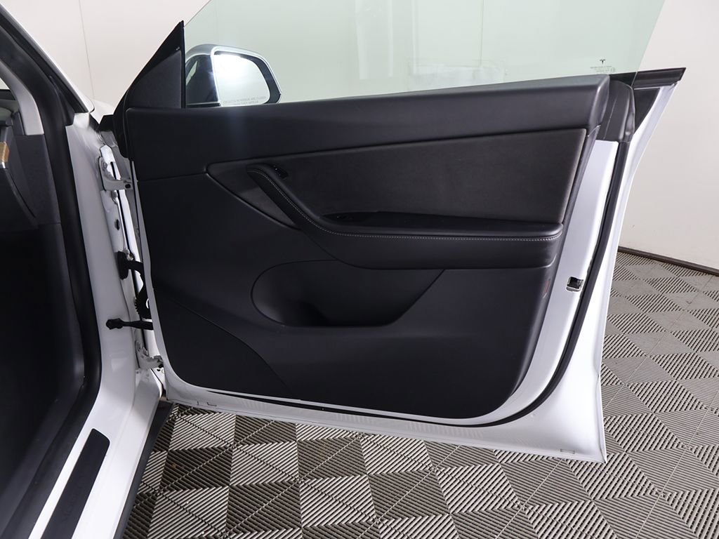 Used 2020 Tesla Model Y Long Range image 25