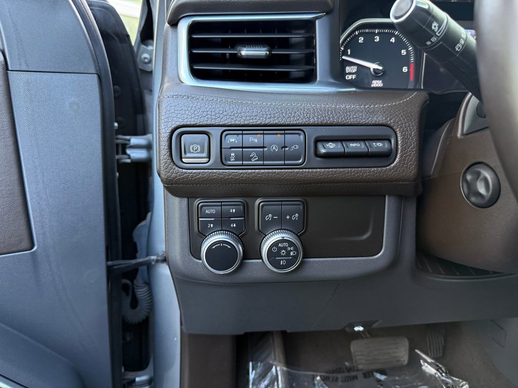 Used 2021 GMC Yukon XL Denali w/ Denali Premium Package AWD/4WD image 24