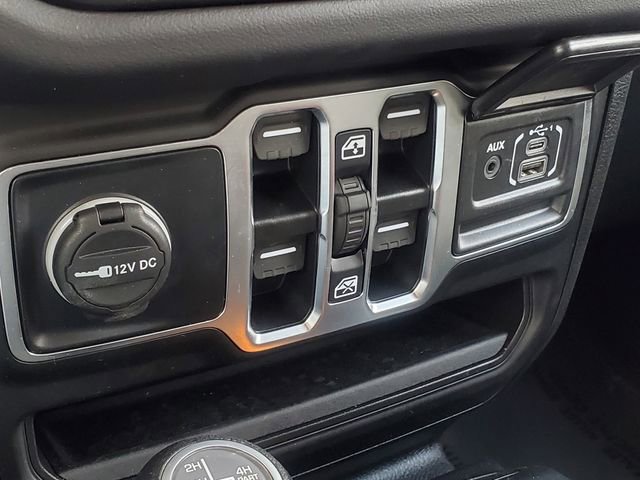 Used 2025 Jeep Wrangler Unlimited Sahara image 26