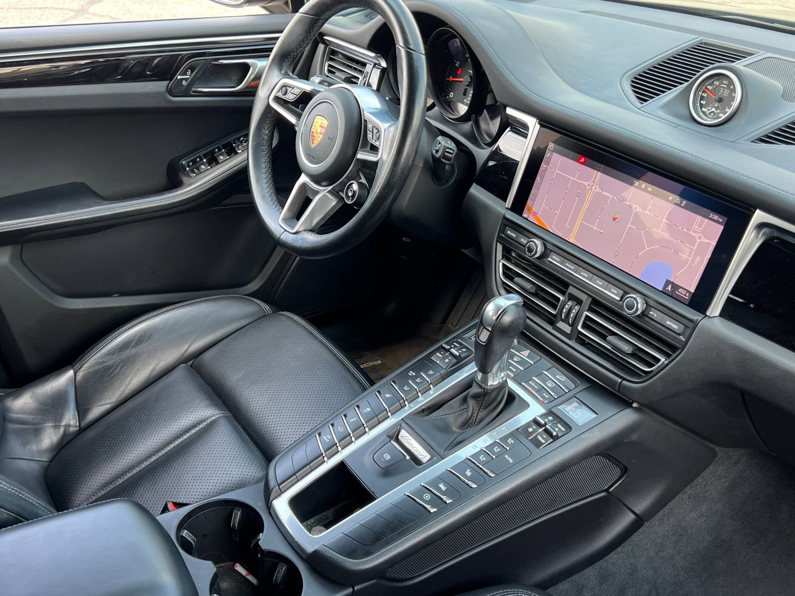 Certified 2020 Porsche Macan image 14