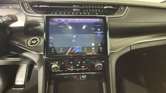 Used 2023 Jeep Grand Cherokee Overland w/ Luxury Tech Group IV AWD/4WD image 21