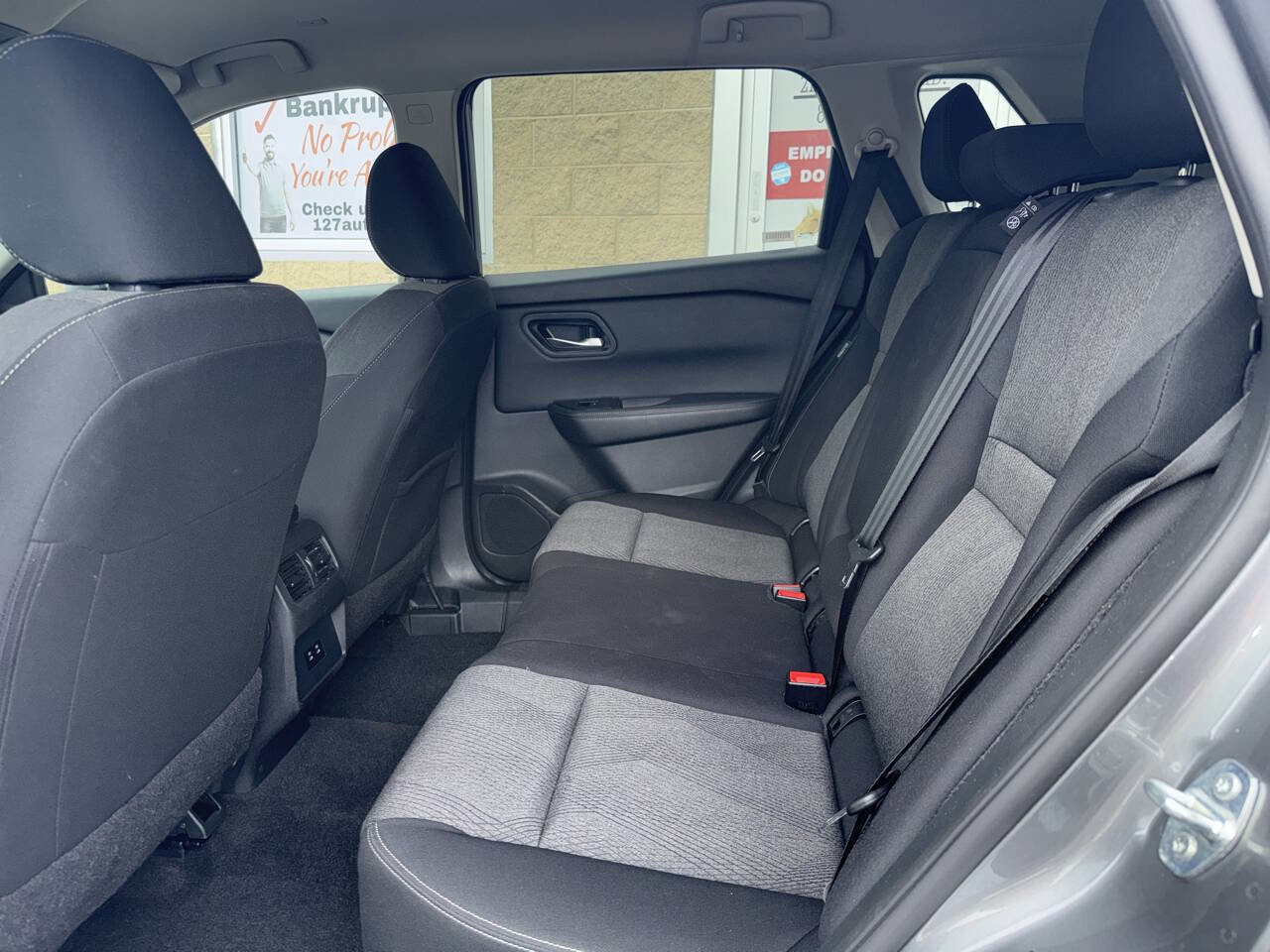 Used 2024 Nissan Rogue SV image 6