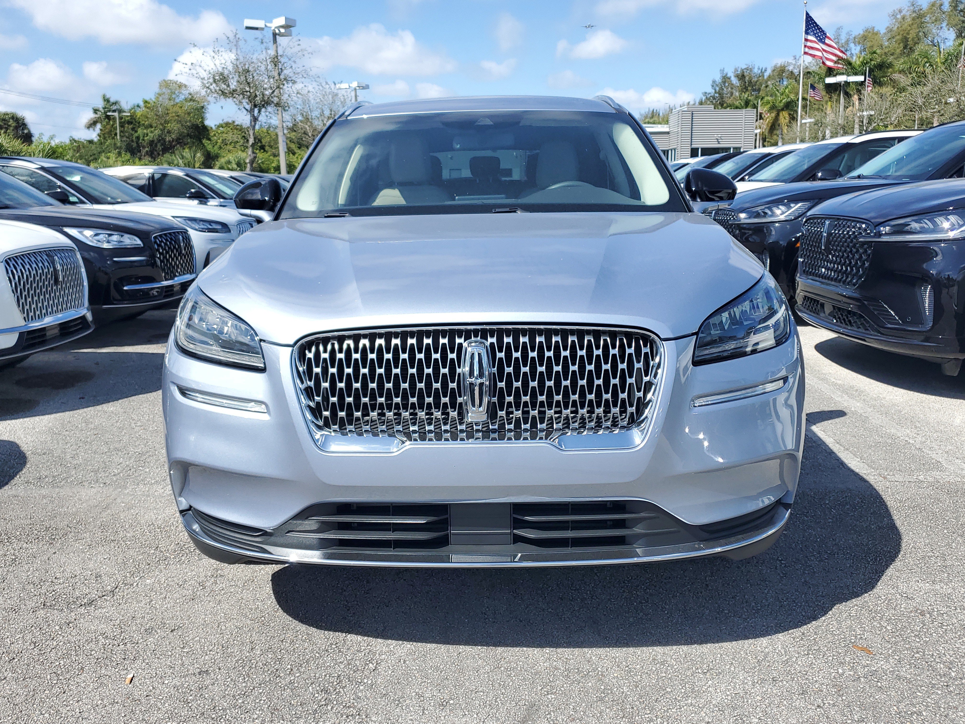 Used 2022 Lincoln Corsair FWD image 2