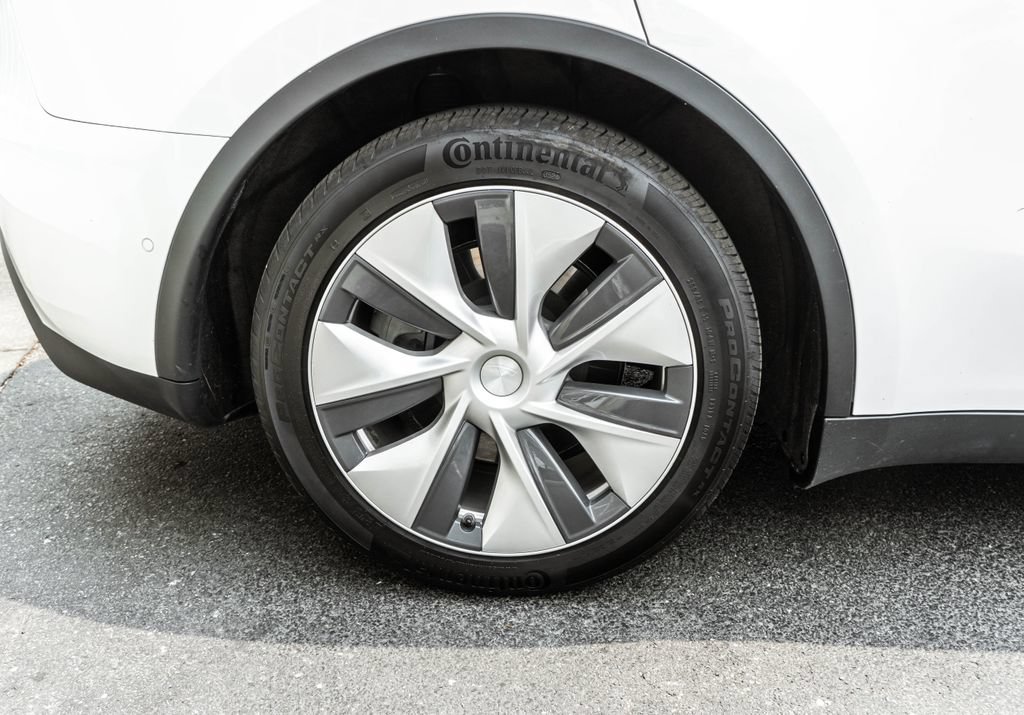 Used 2020 Tesla Model Y Long Range AWD/4WD image 25