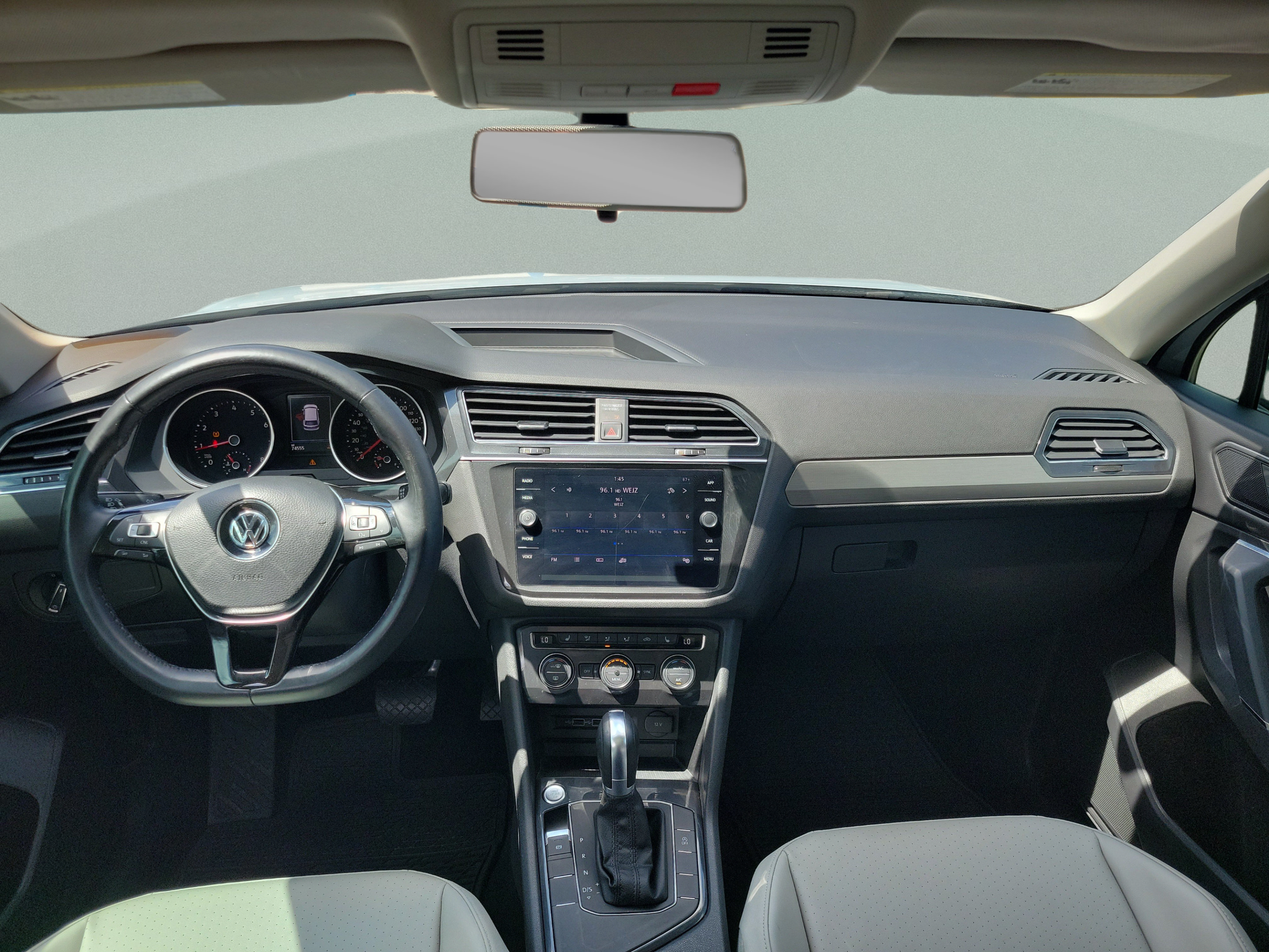 Used 2018 Volkswagen Tiguan SE w/ Panoramic Sunroof Package FWD image 6
