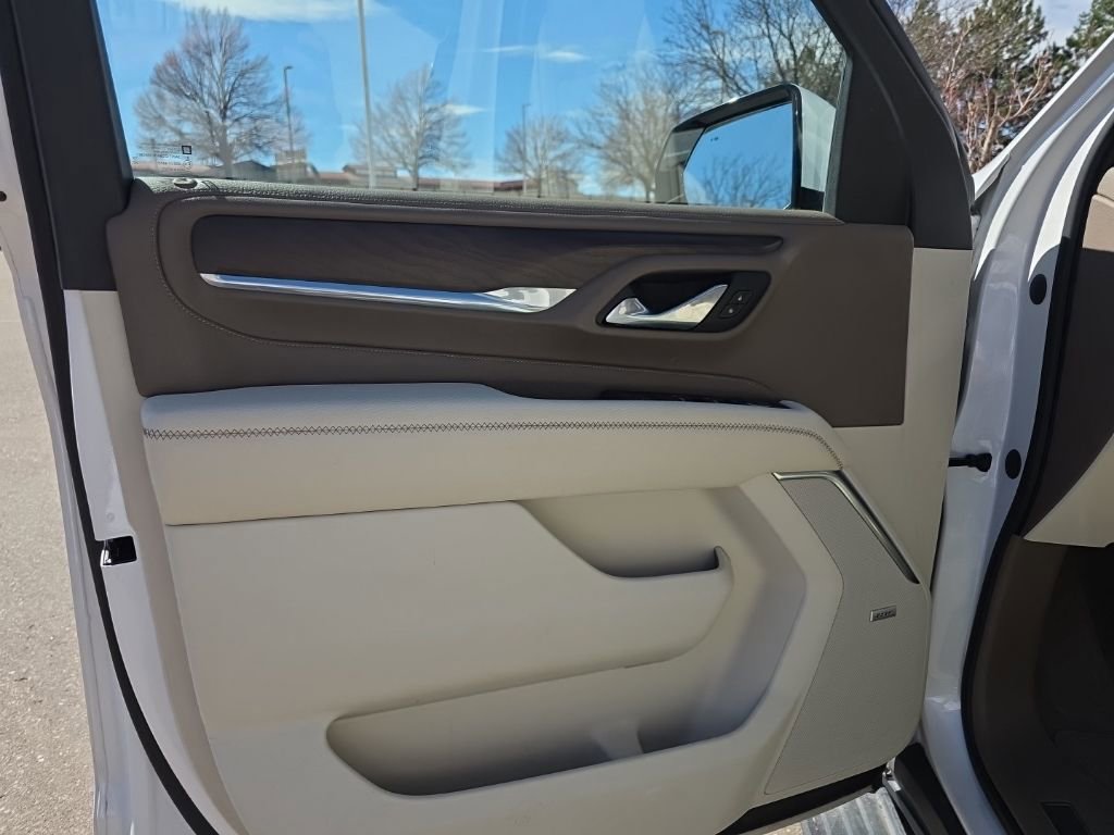 Used 2021 GMC Yukon Denali w/ Denali Premium Package image 10