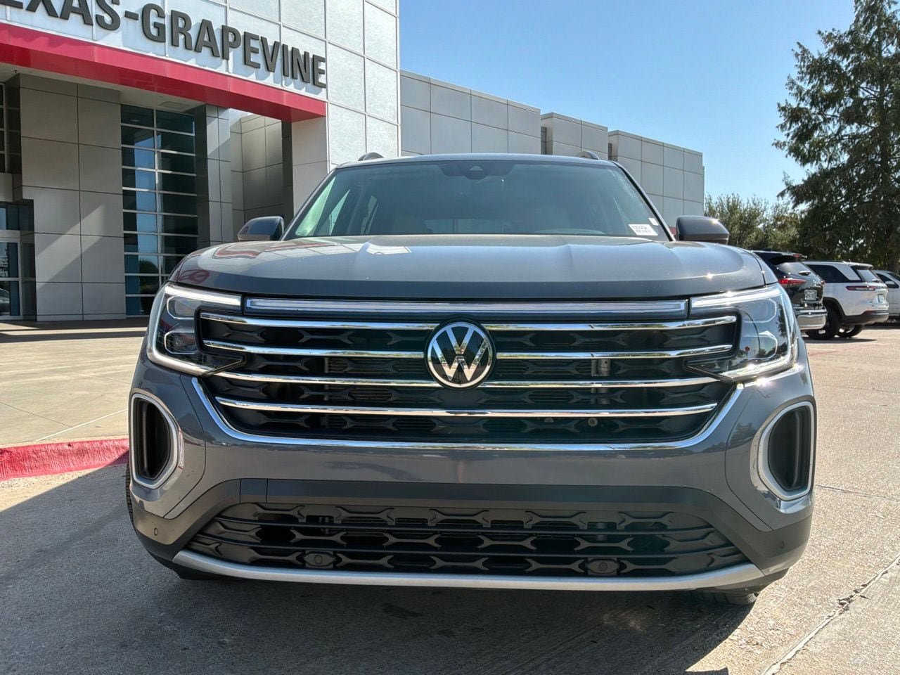 Used 2026 Volkswagen Atlas SE FWD image 3