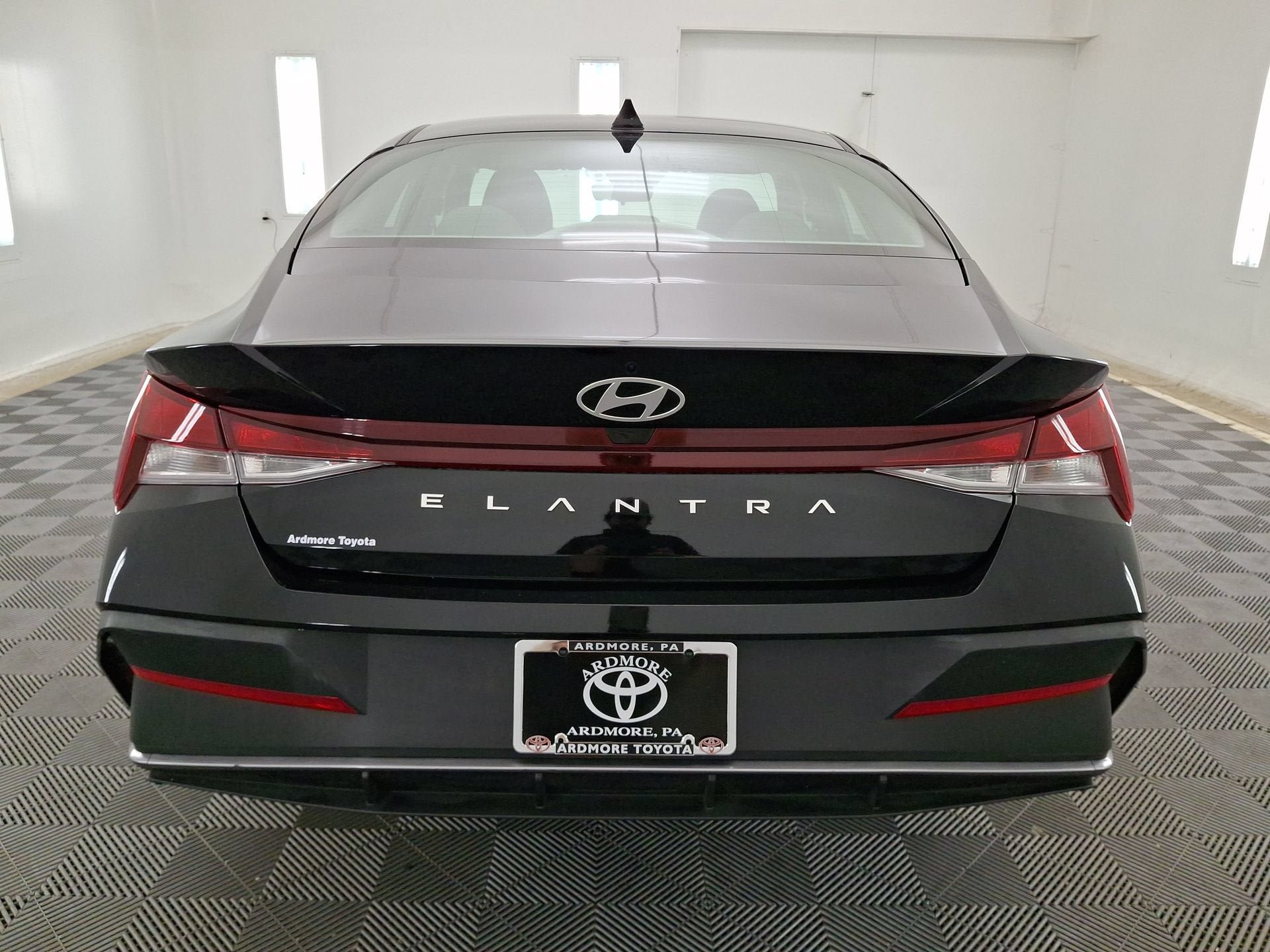 Used 2025 Hyundai Elantra SE w/ Cargo Package FWD image 22