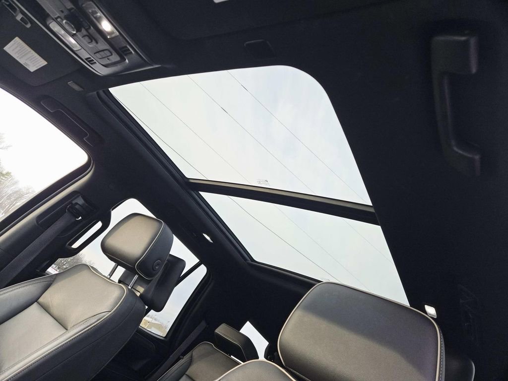 Used 2021 GMC Yukon SLT w/ SLT Luxury Plus Package image 9