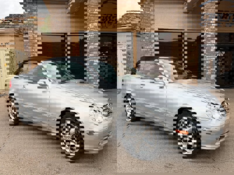 Used 2005 Mercedes-Benz CLK 320 Cabriolet image 33