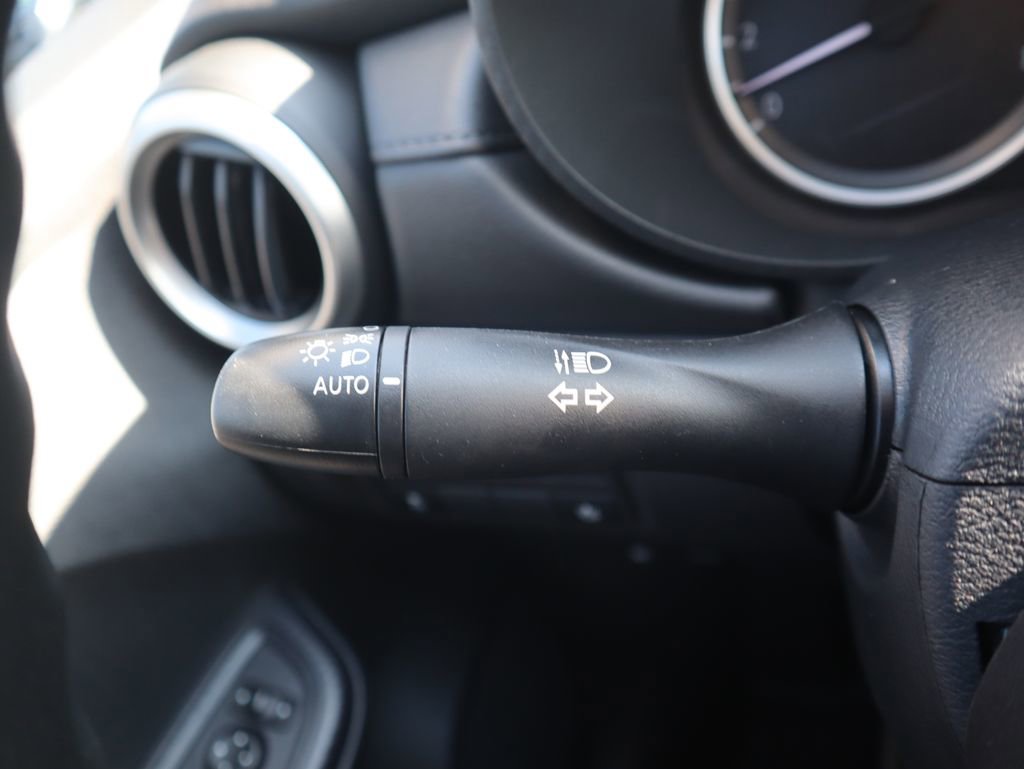 Used 2025 Nissan Versa S w/ Trunk Package image 21