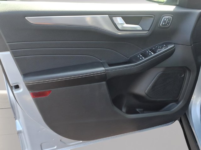 Certified 2022 Ford Escape Titanium AWD/4WD image 8