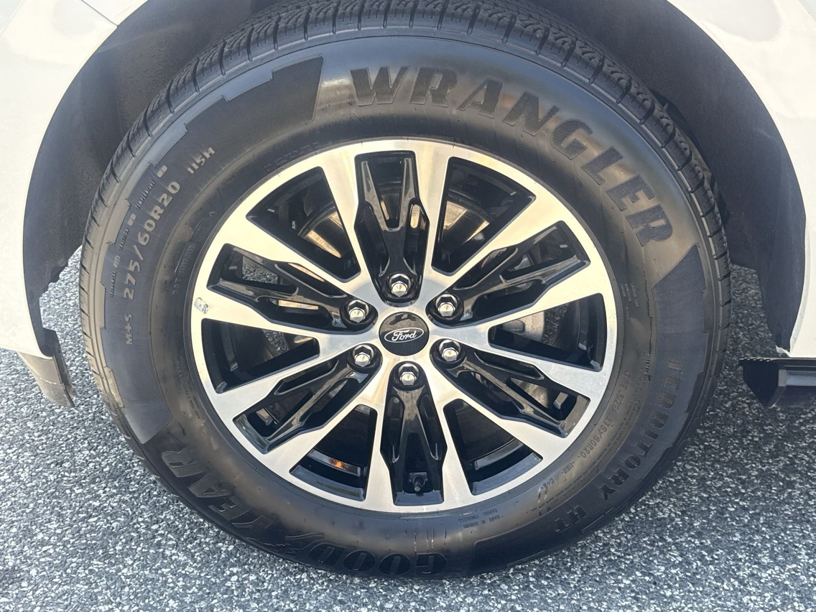 Used 2025 Ford Expedition Platinum AWD/4WD image 12