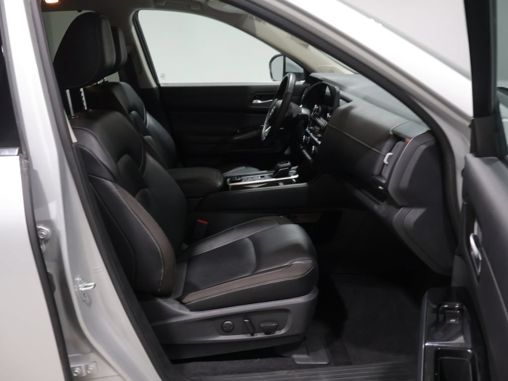 Used 2023 Nissan Pathfinder SL w/ SL Premium Package AWD/4WD image 22