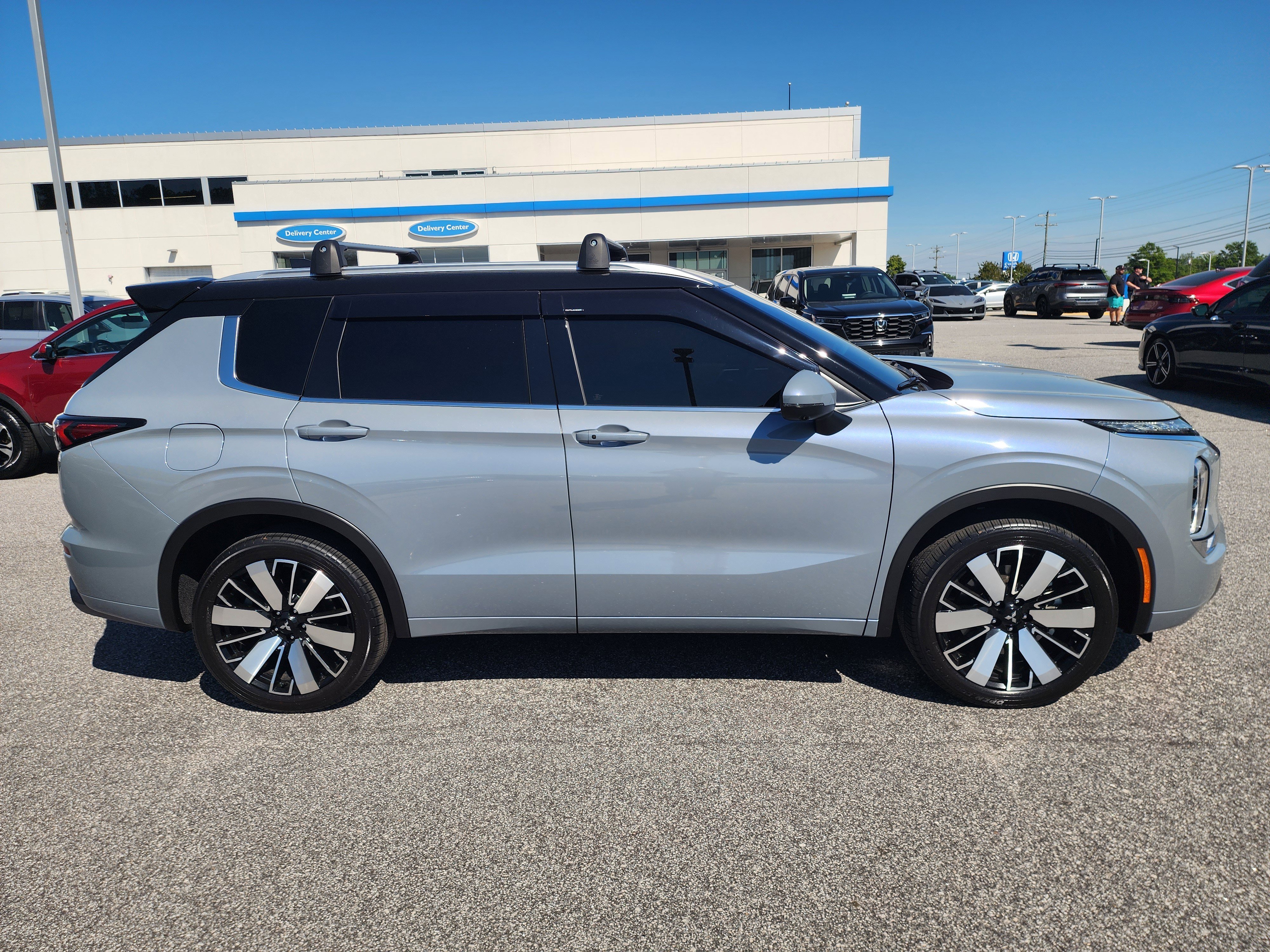 Used 2025 Mitsubishi Outlander SEL image 3