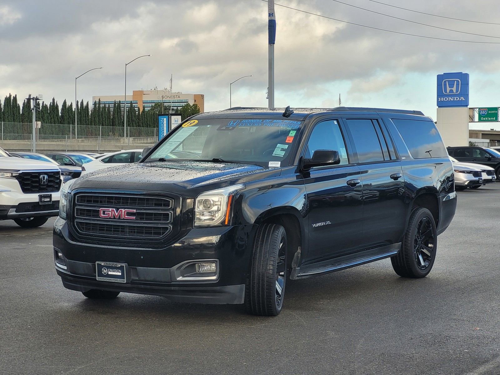 Used 2019 GMC Yukon XL SLT w/ Graphite Performance Edition image 9