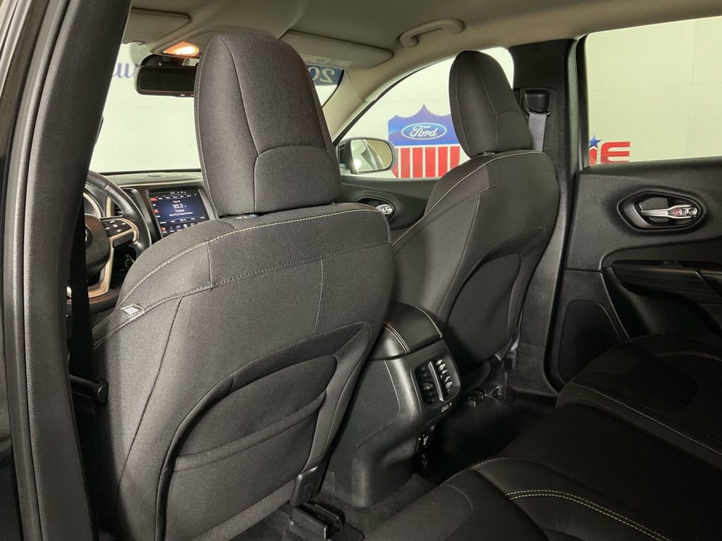 Used 2015 Jeep Cherokee Latitude w/ Cold Weather Group image 15