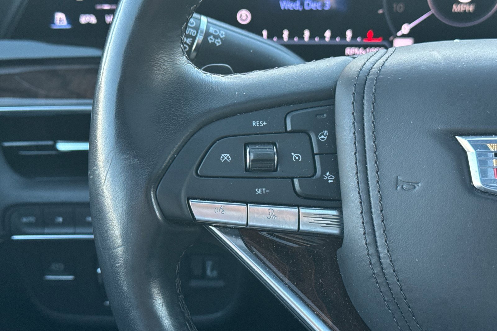 Used 2023 Cadillac Escalade Sport Platinum w/ LPO, ONYX Package image 35