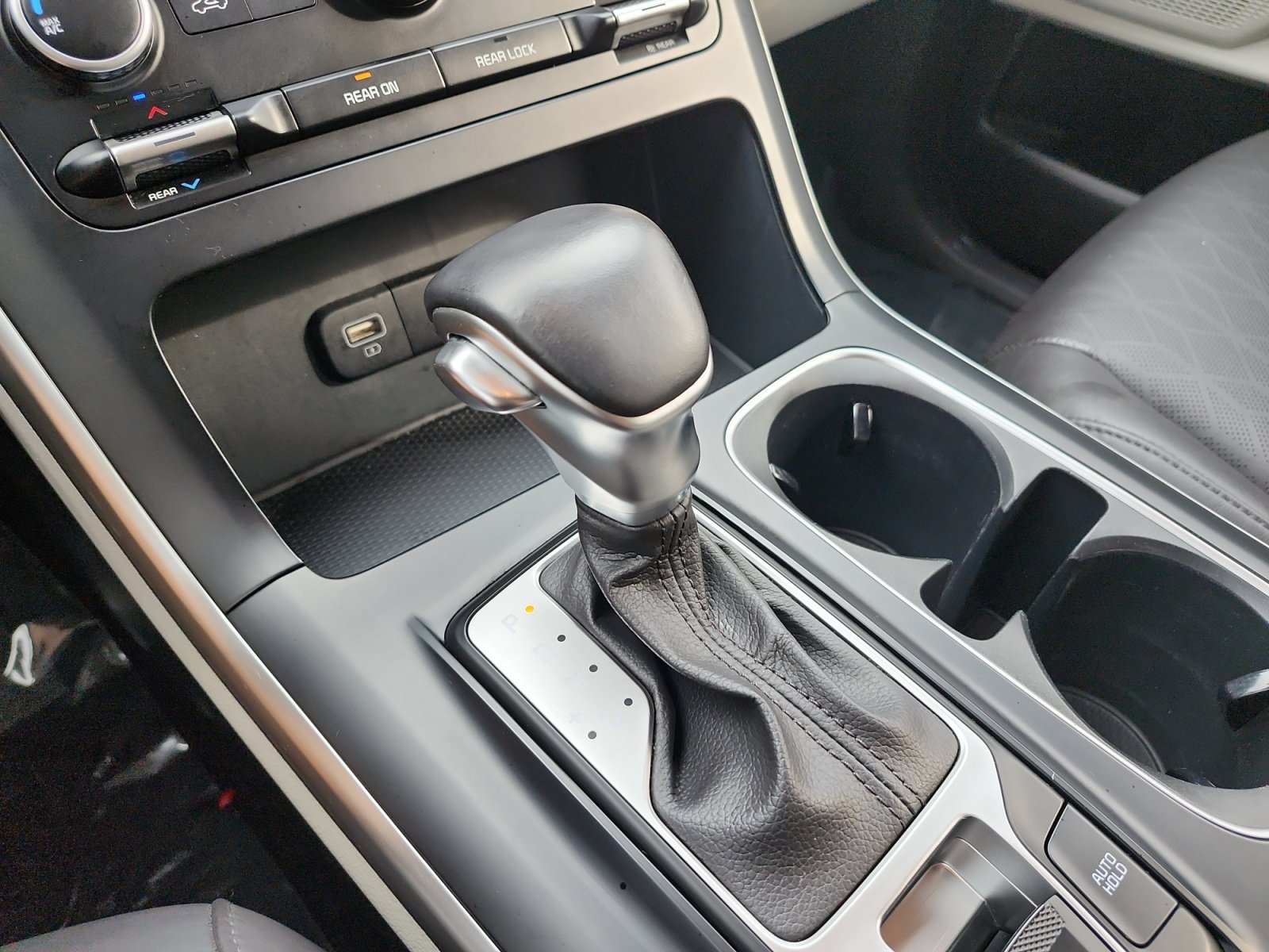 Used 2024 Kia Carnival LX FWD image 21
